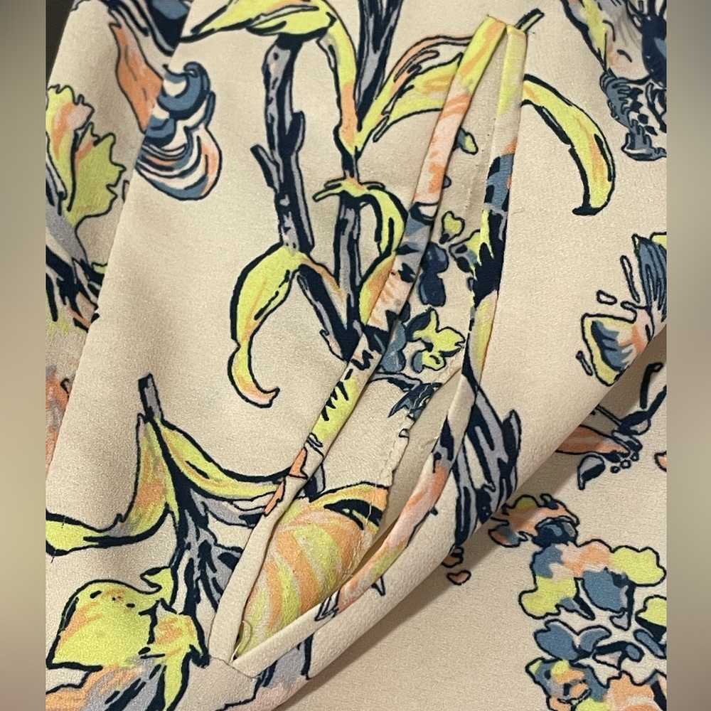 BCBG Max Azria breezy print pants. Size M. *Excellent Cond.* - Picture 3 of 10